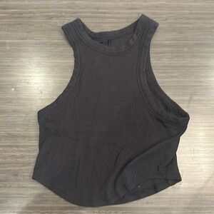 Lululemon hold tight cropped tank top size 4. Like new. Black